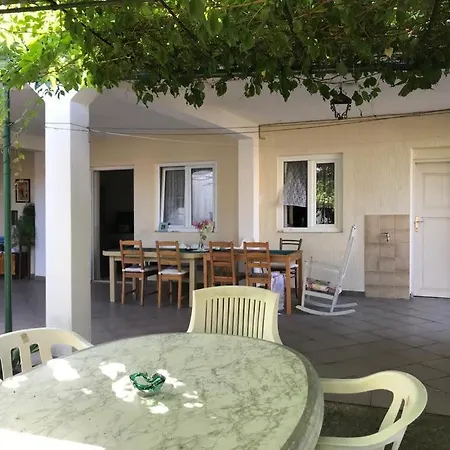 Klara בית הארחה *