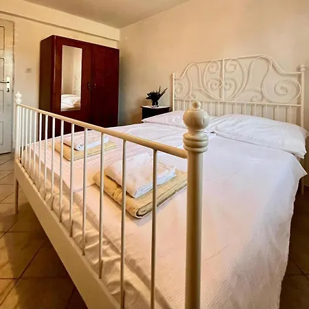 Klara בית הארחה אוליב